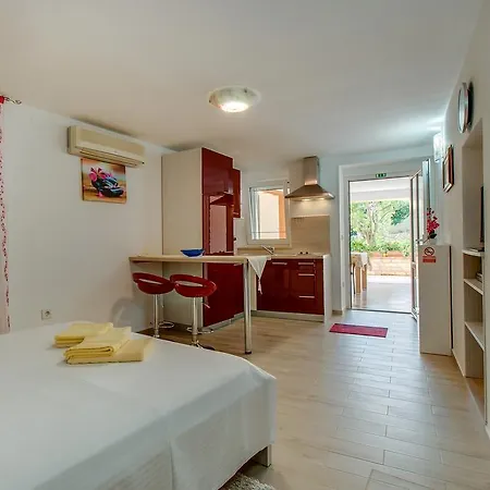 Apartments Leila Mali Losinj Exterior photo