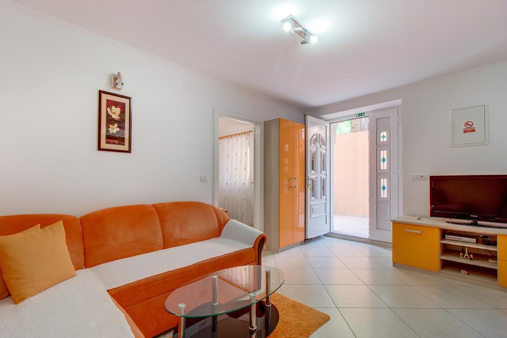 Leila Apartment